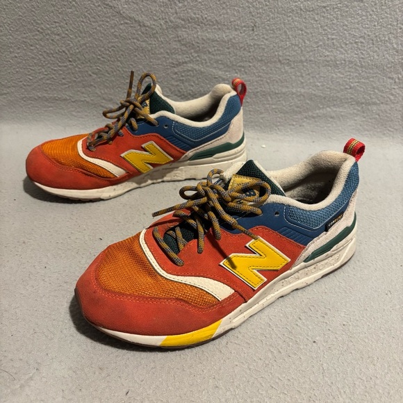 New Balance Colorful Unisex Sneakers GR997HCZ Size 5 - Picture 2 of 8